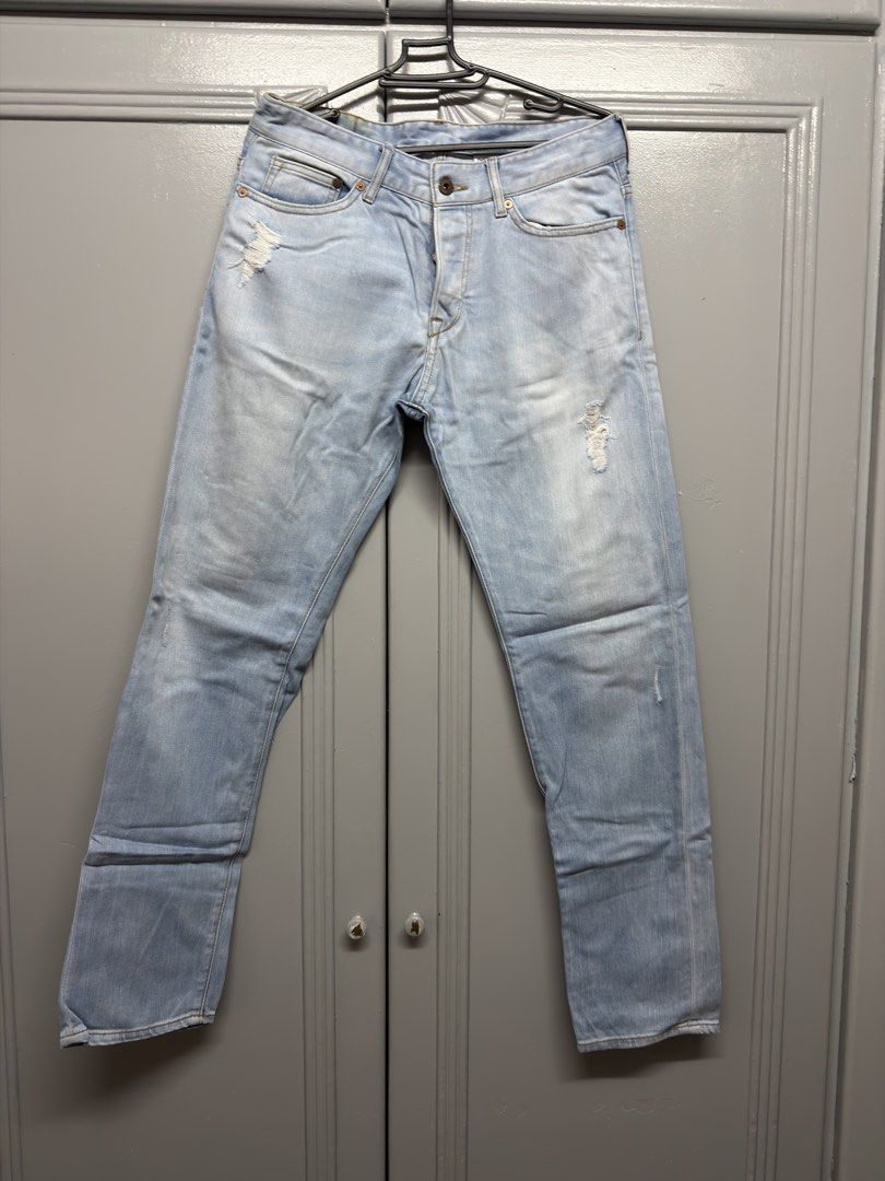 H&M Slim Low Waist Jeans (Category: Jeans) located in Manila. Submitted by declutterbyecb (Listing ID 1439131031, Image 1). Description: Size: 30 Condition: Used a few times (Issue see photo).