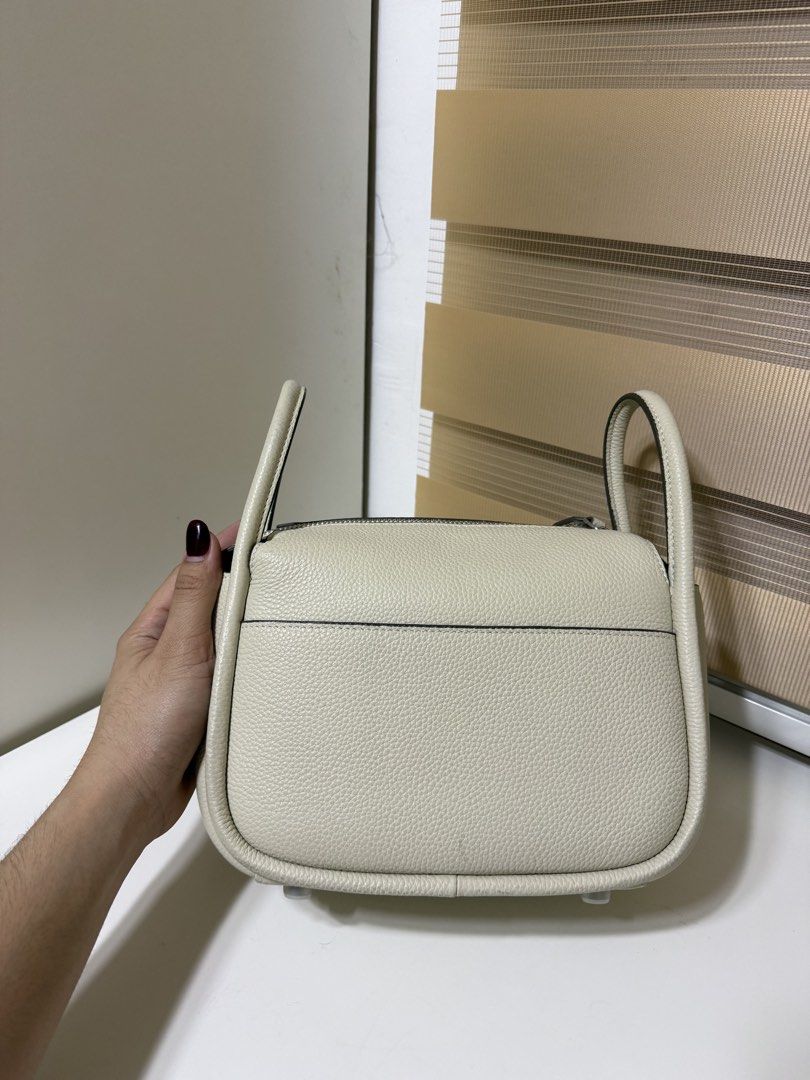 HOLB Zippy 22 Cream (Category: Luxury Bags & Wallets) located in Baliuag. Submitted by keithyy_ (Listing ID 1439230230, Image 3). Description: - Cream-colored handbag - Two zippered compartments - Top handles - Detachable shoulder strap - Textured exterior - Protective feet - Includes matching cream-colored strap (2 strap) With paperbag.