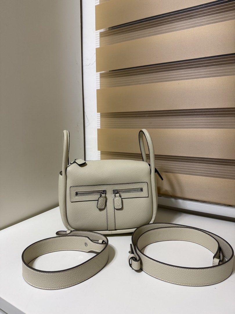 HOLB Zippy 22 Cream (Category: Luxury Bags & Wallets) located in Baliuag. Submitted by keithyy_ (Listing ID 1439230230, Image 1). Description: - Cream-colored handbag - Two zippered compartments - Top handles - Detachable shoulder strap - Textured exterior - Protective feet - Includes matching cream-colored strap (2 strap) With paperbag.