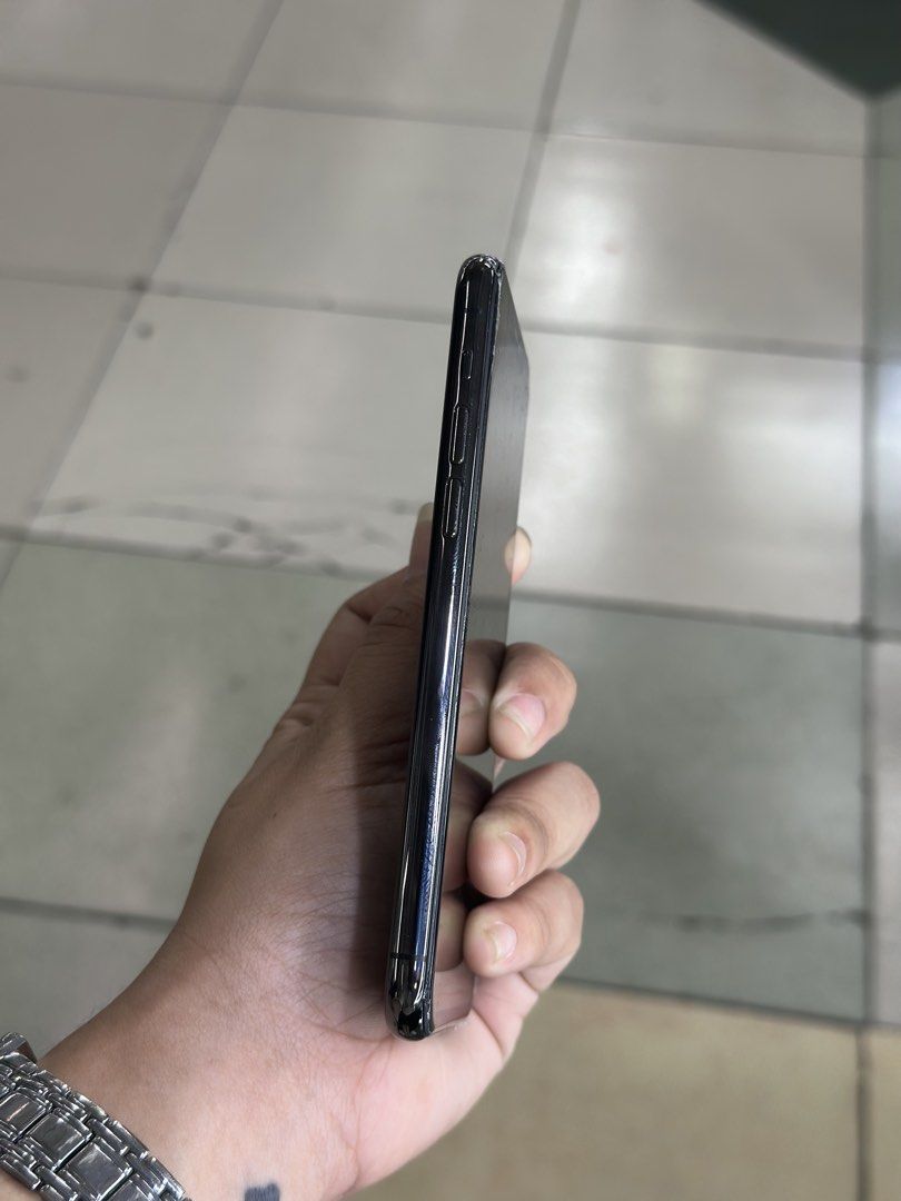 IPHONE 11 PRO 256gb (Category: iPhone 11 Series) located in Manila. Submitted by kulas_shop (Listing ID 1439142086, Image 2). Description: iphone 11 pro 256gb issue: napalitan po ng lcd kaya po may unknow parts sya bukod don wala napo ibang issue. orignal from power mac po ang lcd.