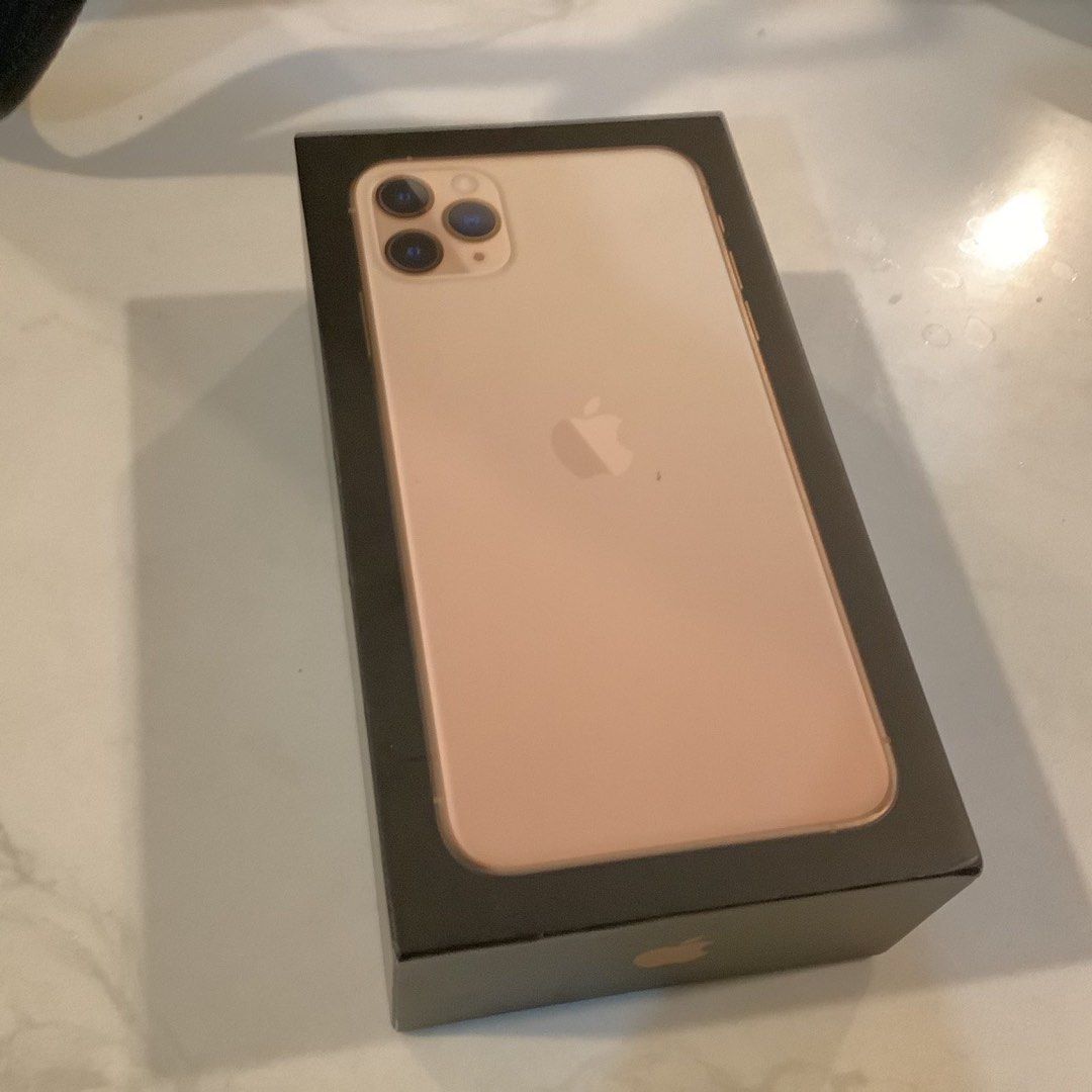 Iphone 11 Pro Max 256 GB (Category: iPhone 11 Series) located in Paranaque City. Submitted by aliyahanne (Listing ID 1439165064, Image 1). Description: - With box (No earphones and charger) - With case and screen protector - Replaced battery - Good condition.