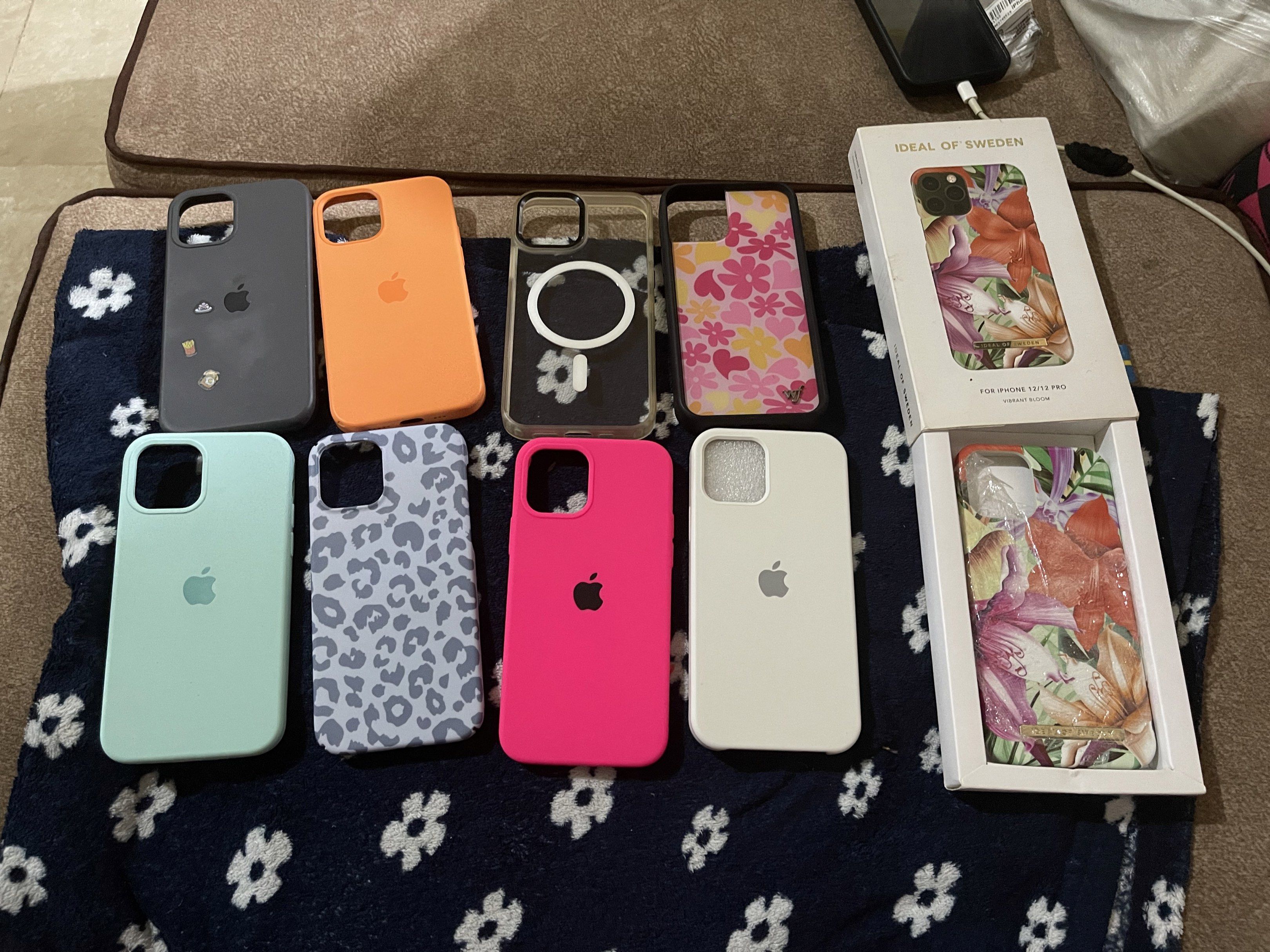 iPhone 12 casings bundle take all (Category: Cases & Sleeves) located in Quezon City. Submitted by rish40 (Listing ID 1439185816, Image 1). Description: .