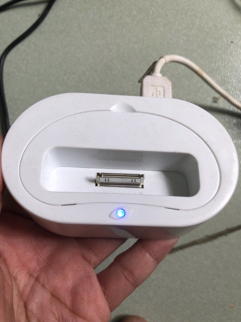 Ipod mini cradle dock (Category: Portable Audio Accessories) located in Quezon City. Submitted by markgolveo (Listing ID 1439083192, Image 2). Description: Tested working properly With audio out jack at back.