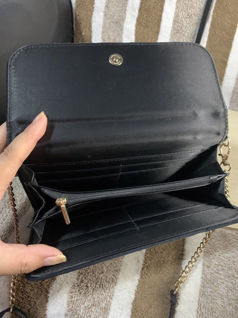 Japan brand wallet chain sling (Category: Wallets & Card holders) located in Cabanatuan. Submitted by mjluxxejapan (Listing ID 1439204127, Image 2). Description: Fixed price approx 8.5”x5” meas antibay makapal quality. Gamousa nylon material Kasya cp .details posted.adjustable strap .