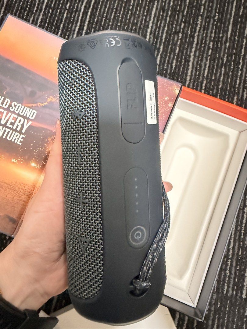 JBL Flip Essential 2460159619265341444