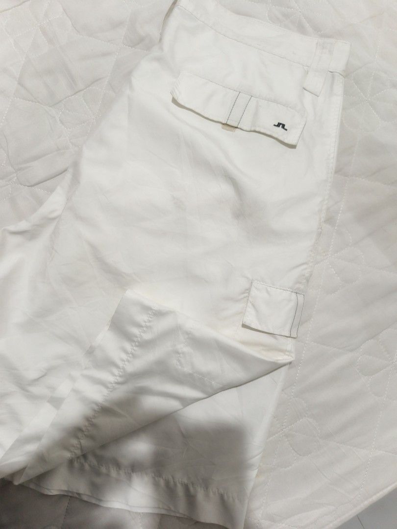 j.lindeberg White Cargo Golf Short (Category: Shorts) located in Abucay. Submitted by r.kfinds (Listing ID 1439128381, Image 2). Description: J. Lindenberg White Cargo Style Golf Short 🏌 Excellent Condition 10/10 Color Rate 32-33 Waistline 21 Length No issue Dm to purchase 📥 Loc. Bulacan.