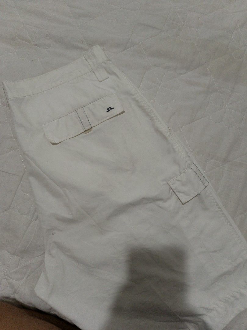 j.lindeberg White Cargo Golf Short (Category: Shorts) located in Abucay. Submitted by r.kfinds (Listing ID 1439128381, Image 3). Description: J. Lindenberg White Cargo Style Golf Short 🏌 Excellent Condition 10/10 Color Rate 32-33 Waistline 21 Length No issue Dm to purchase 📥 Loc. Bulacan.