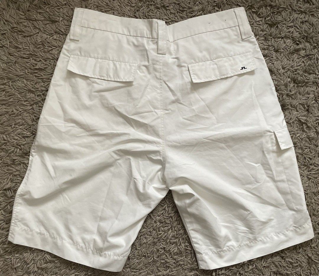 j.lindeberg White Cargo Golf Short (Category: Shorts) located in Abucay. Submitted by r.kfinds (Listing ID 1439128381, Image 1). Description: J. Lindenberg White Cargo Style Golf Short 🏌 Excellent Condition 10/10 Color Rate 32-33 Waistline 21 Length No issue Dm to purchase 📥 Loc. Bulacan.