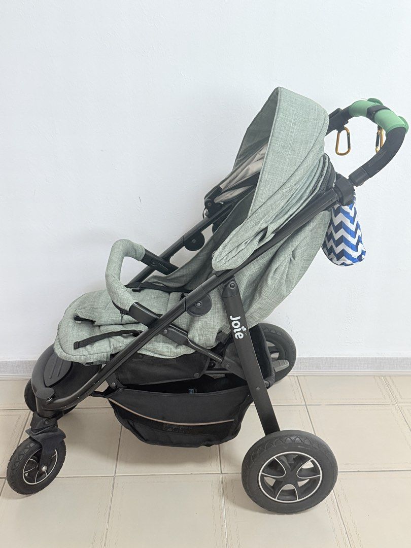 Joie Stroller (Category: Strollers) located in Singapore. Submitted by missoverthinking (Listing ID 1439147938, Image 3). Description: Pls read What u see is what u get Stroller come with raincover. All no smelly, used with care, pushes very smoothly, still in great working condition. Used for about 3 years, it has some minor scratches and a bit of dust only ( see photo ). Self collect 760327.