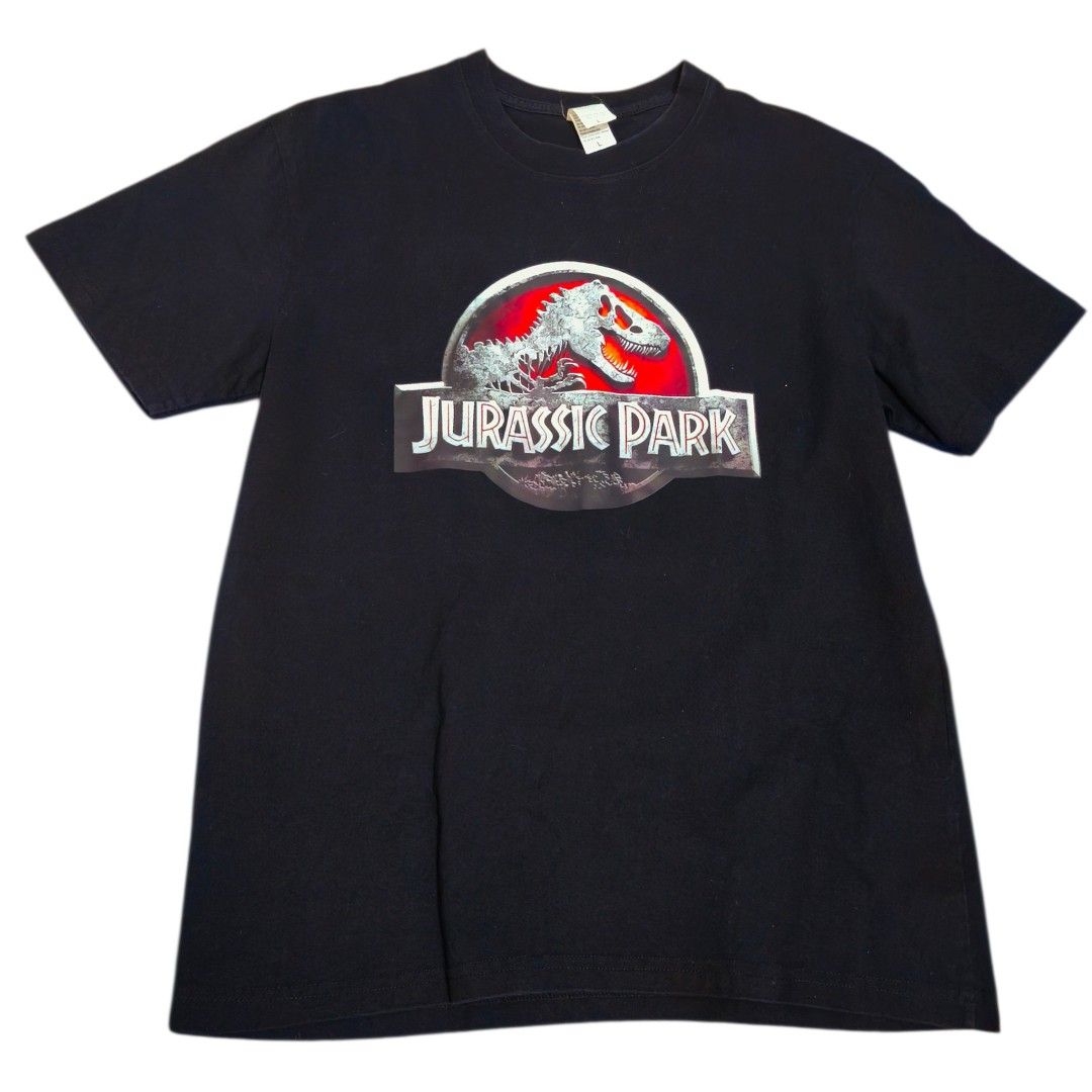black shirt Jurassic Park T-Shirt (Category: Tshirts & Polo Shirts ) located in Taguig. Submitted by deyerreC2020 (Listing ID 1439197014, Image 2). Description: Jurassic Park t-shirt. Size Large preloved (ukay ) shirt color rate 9.9 Features the classic logo and a dinosaur graphic. Crew neck, short sleeves. Cotton blend fabric size : 19.5 x 26 loc.taguig----.
