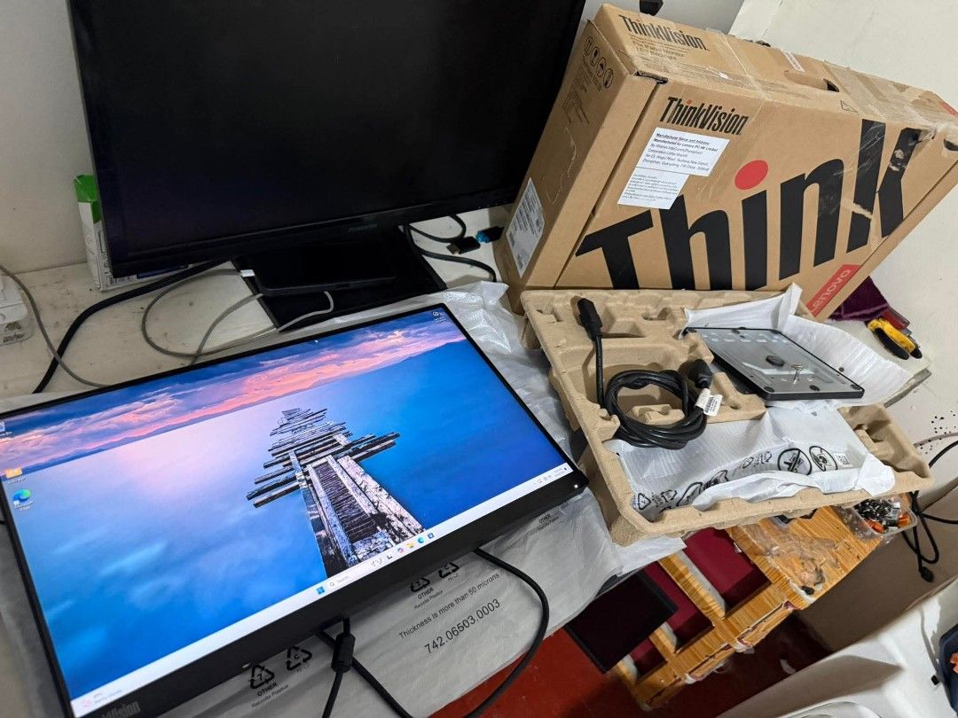 Lenovo ThinkVision E22-30 (Category: Monitor Screens) located in Manila. Submitted by happyearth.953a15 (Listing ID 1439100086, Image 3). Description: Lenovo ThinkVision E22-30 22 inches frameless HDMI VGA and dport 1920 x 1080 IPS LED 75hz With box power cord free HDMI 💸💸 3,500 Location: San Andres bukid manila Pick up or deliver cod.
