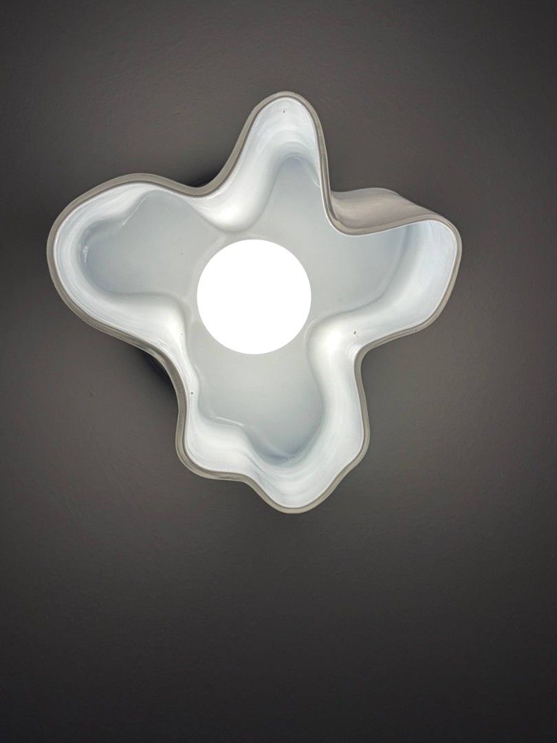 Light459983576483778561