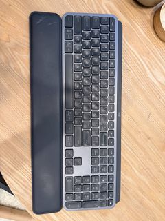 Logitech mx keys with palm rest465243582696663040