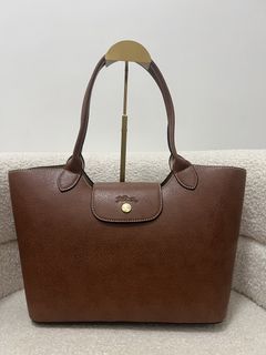 (Category: ) located in . Submitted by ___bagsssandsstyle (Listing ID 1439106784, Image 1). Description: .