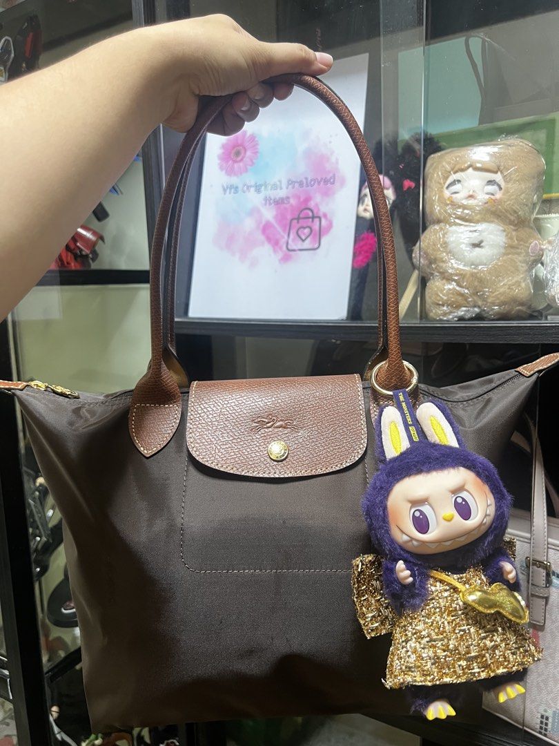 Longchamp Le Pliage Handbag (Category: Luxury Bags & Wallets) located in Caloocan City. Submitted by ericavi_g (Listing ID 1439141645, Image 2). Description: ‼️Onhand‼️New‼️ LC Medium longhandle Goir Papier Ebony Marine Acier Tourterelle.
