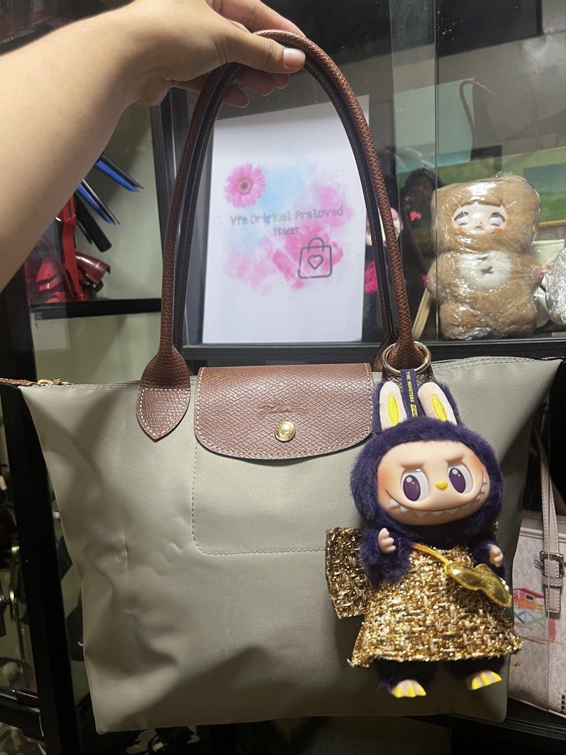 Longchamp Le Pliage Handbag (Category: Luxury Bags & Wallets) located in Caloocan City. Submitted by ericavi_g (Listing ID 1439141645, Image 3). Description: ‼️Onhand‼️New‼️ LC Medium longhandle Goir Papier Ebony Marine Acier Tourterelle.