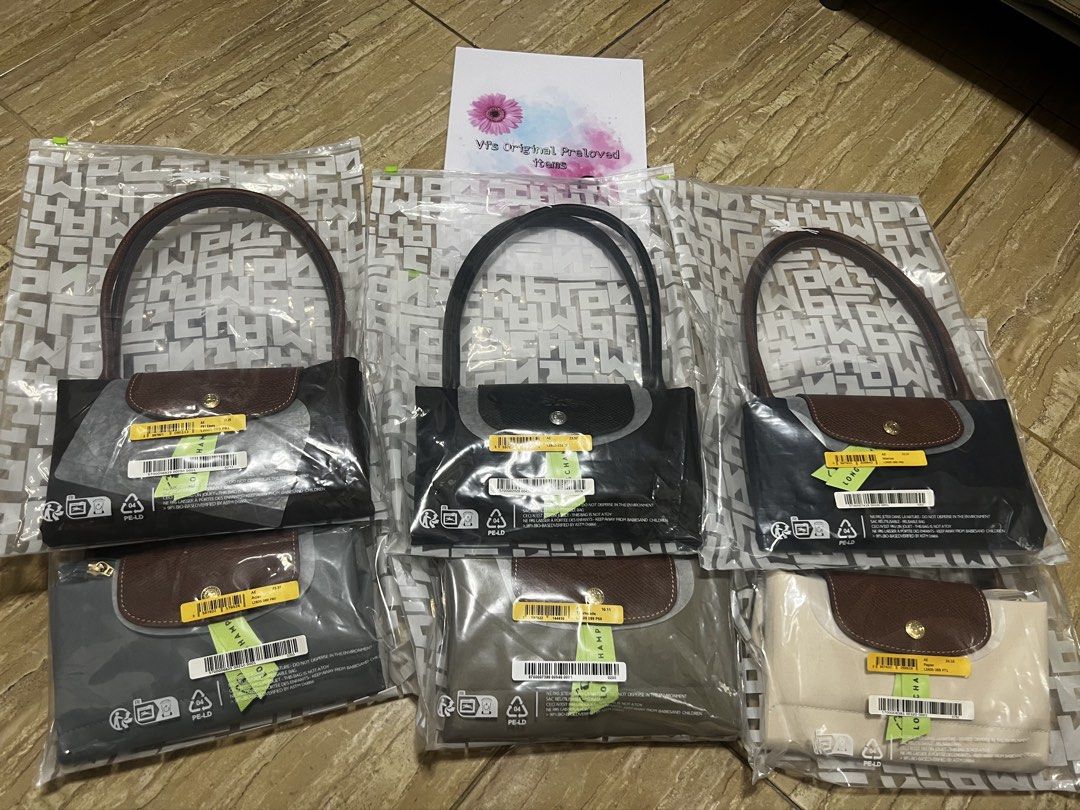 Longchamp Le Pliage Tote Bag (Category: Luxury Bags & Wallets) located in Caloocan City. Submitted by ericavi_g (Listing ID 1439136749, Image 2). Description: ‼️Onhand‼️New‼️ LC Medium longhandle Goir Papier Ebony Marine Acier Tourterelle - Authentic Longchamp Le Pliage tote bag ready to ship orig.