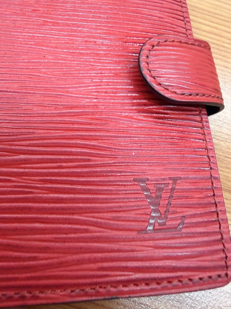 Louis Vuitton card case (Category: Luxury Bags & Wallets) located in Quezon City. Submitted by ellamenopi (Listing ID 1439078359, Image 2). Description: Original LV card case.