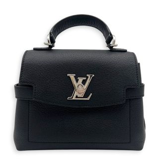 (Category: ) located in . Submitted by carousellluxury (Listing ID 1437482822, Image 1). Description: .