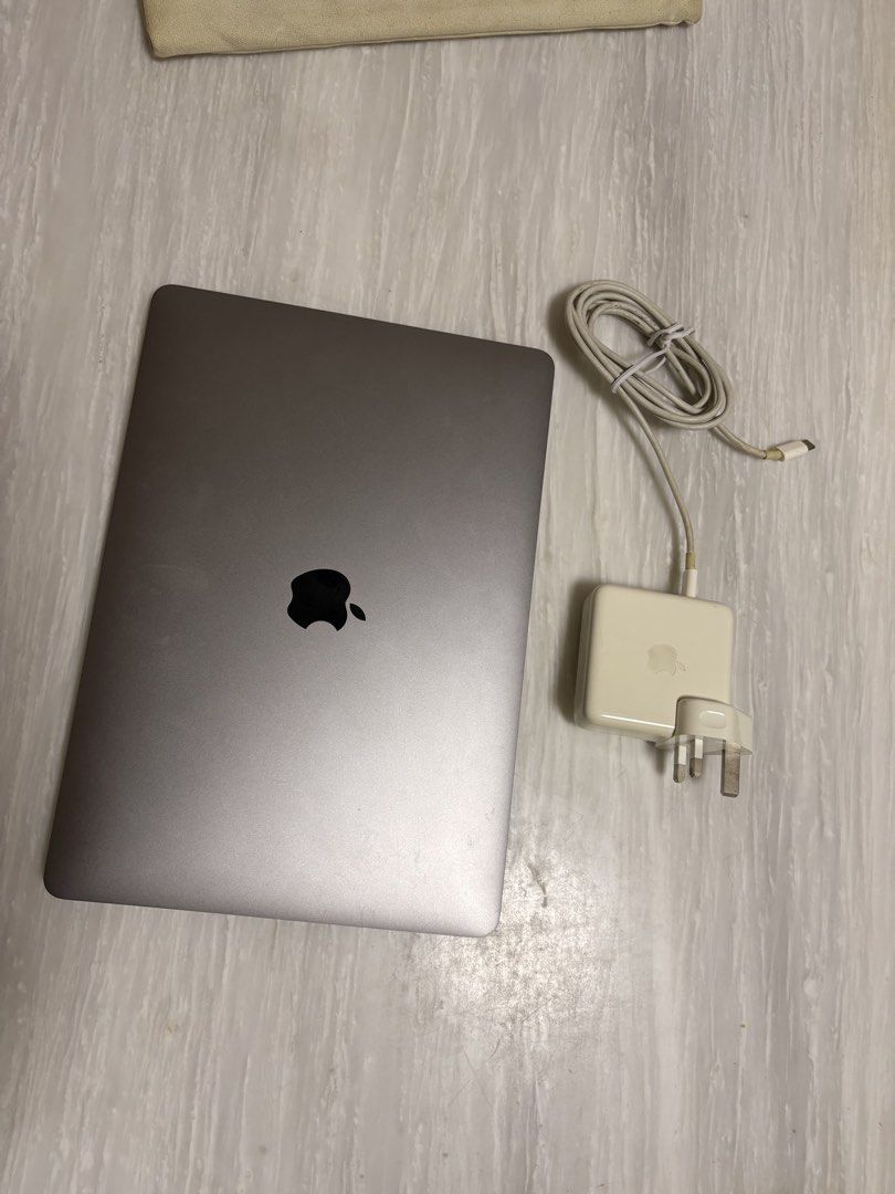 MacBook Pro 2018 Spoilt460162315080837121
