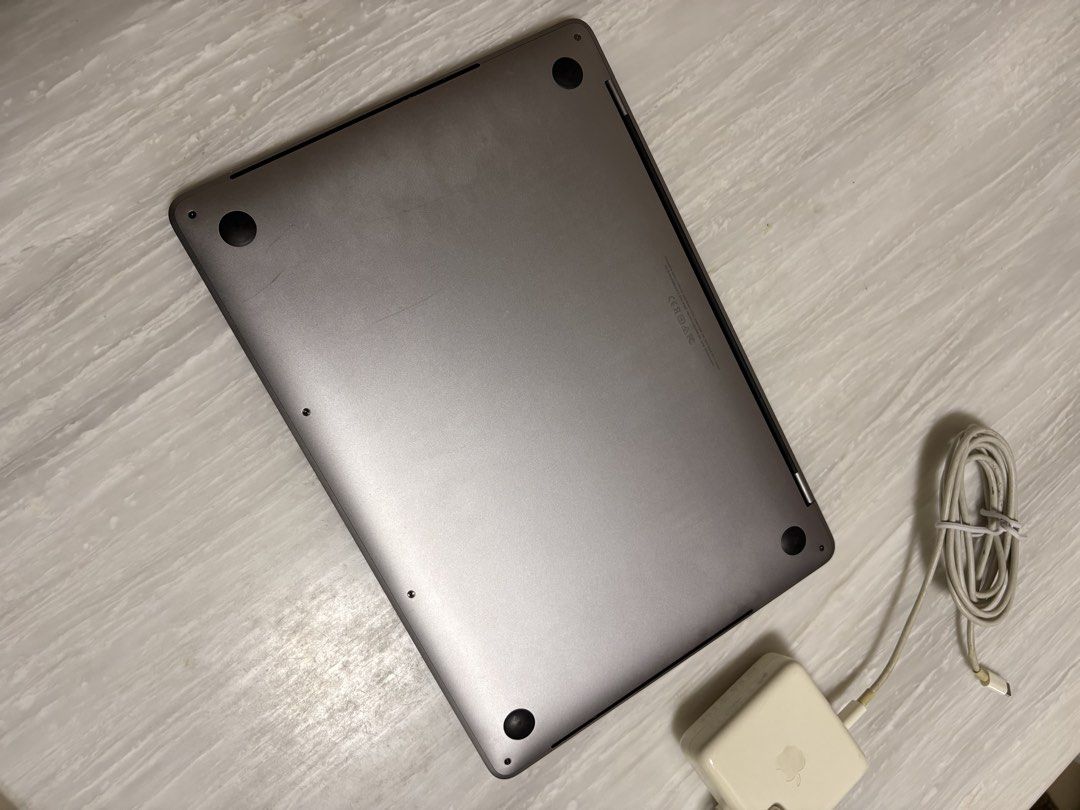 MacBook Pro 2018 Spoilt460162315080837122