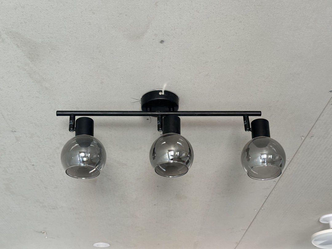 Mandaue Foam Herma Adjustable Spotlight Bar Light Counter Light (Category: Lighting) located in Lipa City. Submitted by 2013124841 (Listing ID 1439120387, Image 1). Description: - Herma adjustable spotlight - bought from Mandaue Foam (original price: ₱1,600) last May 7, 2026 - Features three adjustable light heads - Sleek black finish - no light bulbs included - good as 🆕 rfs: i changed my bar light mod: Lalamove, LBC cash on pick up, J&T mop: G