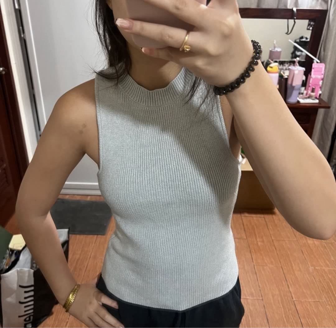 Mango Knit High Neck Top (Category: Sleeveless) located in Quezon City. Submitted by s0l4nge (Listing ID 1439109110, Image 3). Description: like new price is firm.