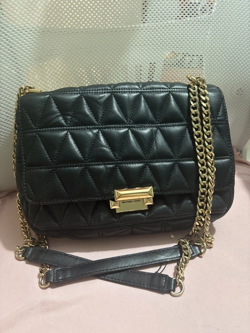 Authentic mk bag (Category: Luxury Bags & Wallets) located in Quezon City. Submitted by preetycindz (Listing ID 1439116497, Image 1). Description: 100% authentic - Michael Kors black quilted shoulder bag - Gold chain strap - Gold hardware - Interior: zippered pocket, logo lining - Flap closure with gold clasp still in good condition money back if proven fake .