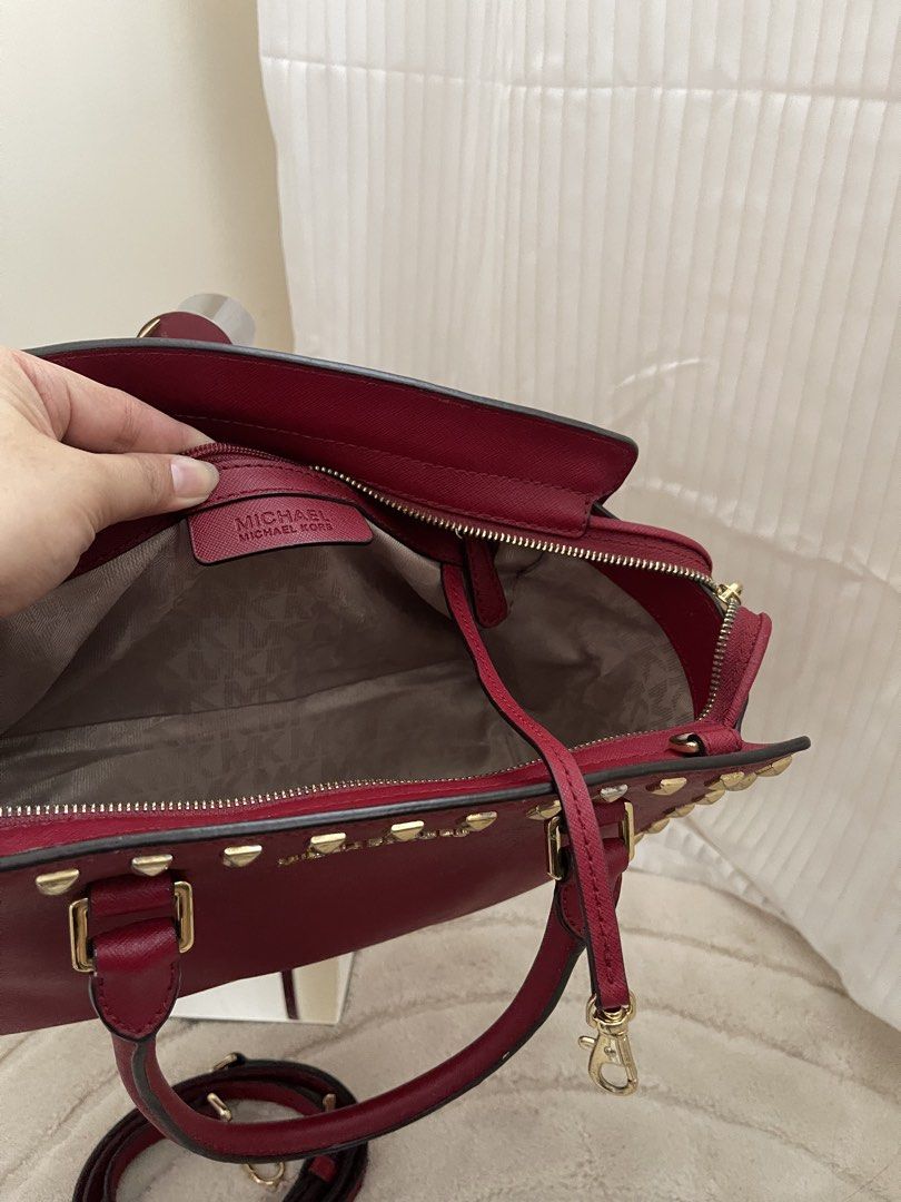 Micheal Kors Medium Two-Way Saffiano Leather (Category: Luxury Bags & Wallets) located in Quezon City. Submitted by vintagemuseco.ph (Listing ID 1412599053, Image 3). Description: Prices are fixed and reasonably set. No haggling, please Minor issue only.