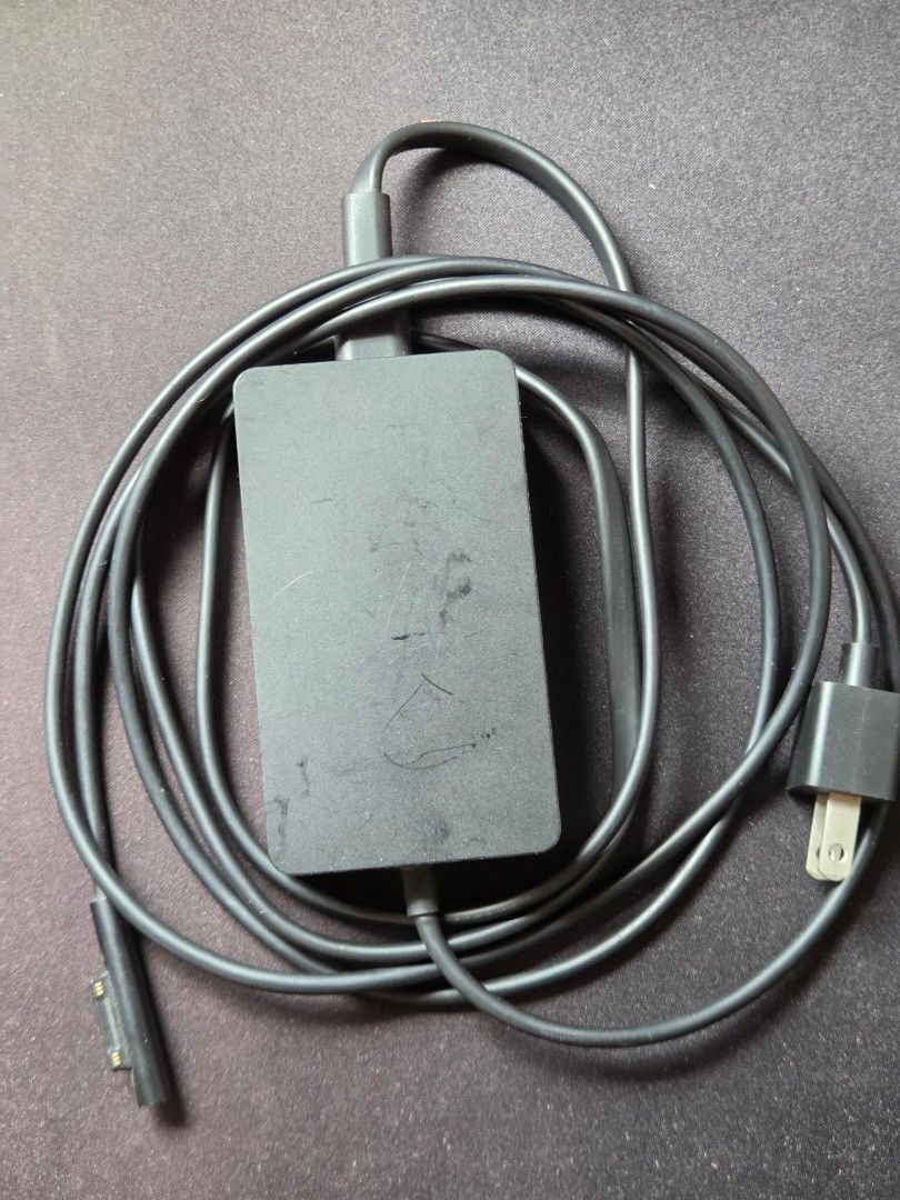 Microsoft Surface 127W Power Supply460166819794790404