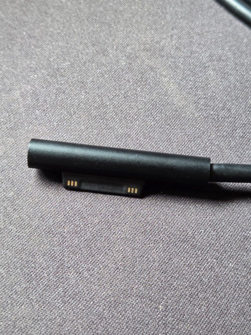 Microsoft Surface 127W Power Supply460166819794790401