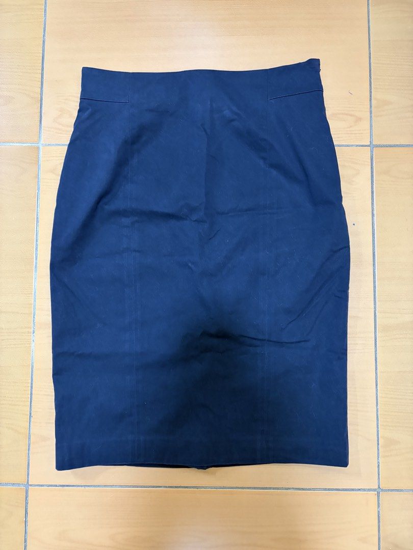 Navy Blue Pencil Skirt (Category: Skirts) located in Quezon City. Submitted by bchewyt (Listing ID 1439099606, Image 1). Description: - Classic navy blue pencil skirt - Features a back zipper closure - Includes a slit at the back for movement - Tailored fit - Ideal for office or formal wear.