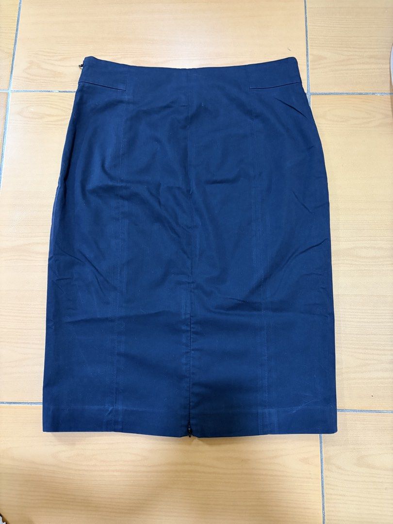 Navy Blue Pencil Skirt (Category: Skirts) located in Quezon City. Submitted by bchewyt (Listing ID 1439099606, Image 2). Description: - Classic navy blue pencil skirt - Features a back zipper closure - Includes a slit at the back for movement - Tailored fit - Ideal for office or formal wear.