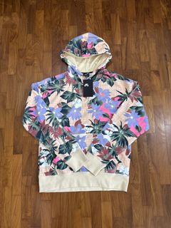 (Category: ) located in . Submitted by goodwardrobeclearance (Listing ID 1439172486, Image 1). Description: .