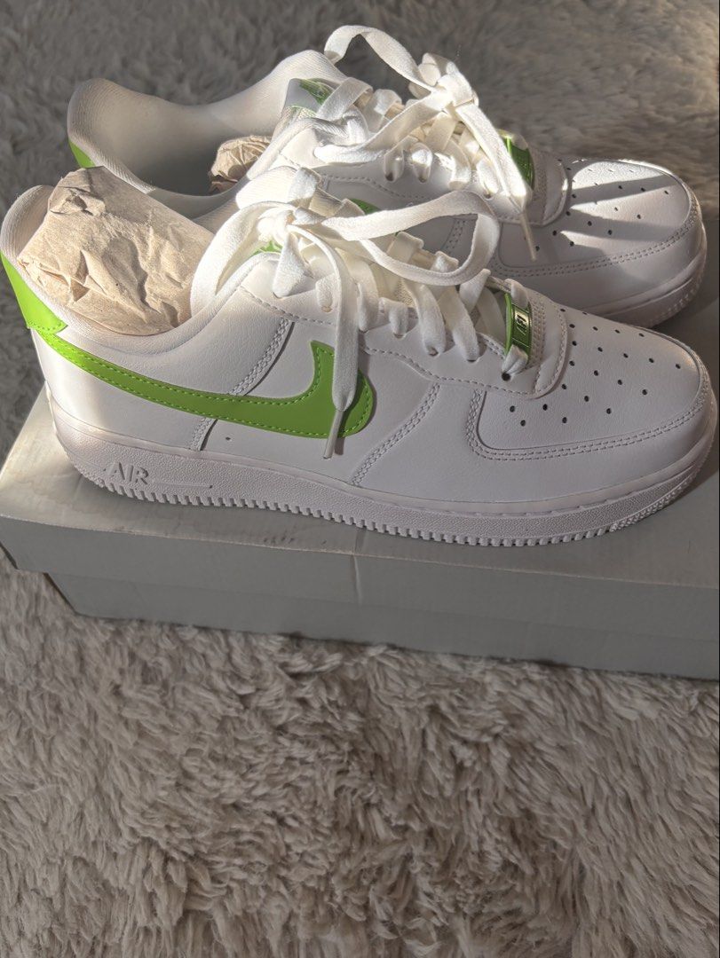 Nike Air Force 1 Low White & Action Green (Category: Sneakers) located in Muntinlupa City. Submitted by milkeo (Listing ID 1439152962, Image 2). Description: - Brand new, never worn - Size 8.5 - Original box is dented .