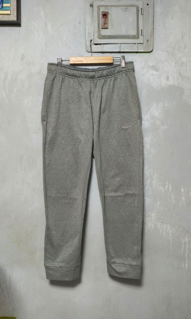 NIKE ATHLEISURE CASUAL PANTS (Category: Joggers) located in Calamba. Submitted by luckthriftph (Listing ID 1439214134, Image 2). Description: NIKE ATHLEISURE CASUAL PANTS SIZE: Medium WIDTH: 29-32 waist LENGTH: 35 inches COLOR RATE: 10/10 CONDITION: Like New ISSUE: No Issue PRICE: 499 PHP + SHIPPING FEE LOCATION: Calamba, Laguna 🌍 DM TO PURCHASE! 📩.