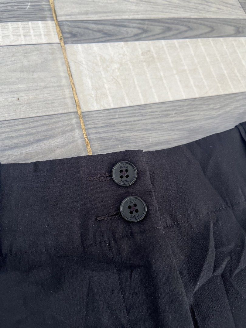 Nike Golf Short (Category: Shorts) located in Sultan Kudarat. Submitted by c_jay28 (Listing ID 1439113550, Image 3). Description: - Black Nike shorts - Lightweight material - Classic, versatile design - Two front pockets - Small Nike logo - Features two buttons.
