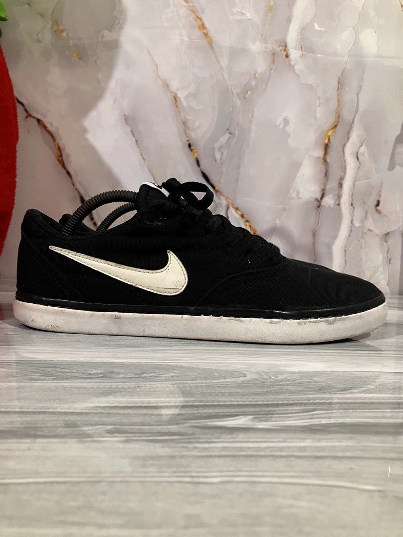 NIKE SB SNEAKERS SIZE 10 MEN (Category: Sneakers) located in General Mariano Alvarez. Submitted by adonid (Listing ID 1439100551, Image 1). Description: NIKE SB SNEAKERS ORIGINAL NIKE SB SNEAKERS GOOD CONDITION NORMAL SIGN OF USAGE ONLY SIZE 10 MEN.