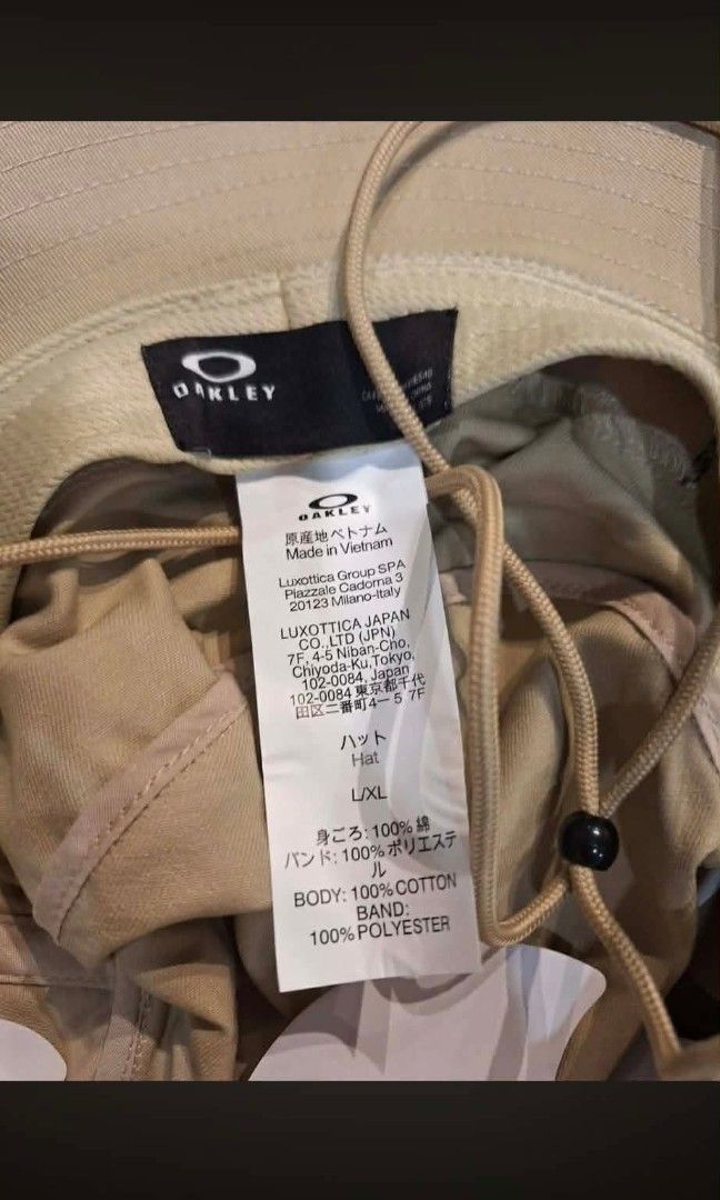 Oakley boonie hat beige L/xl (Category: Caps & Hats) located in Muntinlupa City. Submitted by kstefanomela14 (Listing ID 1439168053, Image 2). Description: Brandnew Legit Oakley boonie hat beige L/XL Reflective strip Cod cop lalamove Lbc j&t.