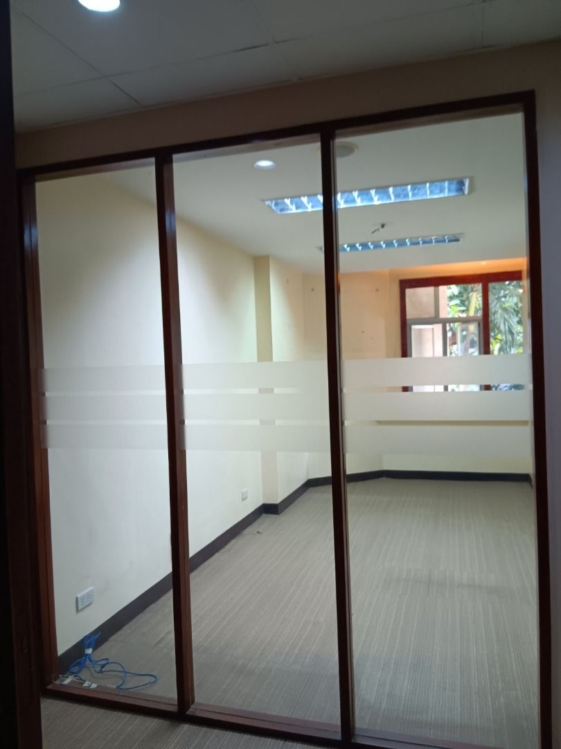 Office Space for Rent - Roxas Blvd, Pasay City (Category: Commercial) located in Solano. Submitted by nikkaangelacaddawan (Listing ID 1439123973, Image 3). Description: Ideal for corporate headquarters, satellite offices, or small business operations. • Floor Area: 161.90 SQM • With kitchen area, conference rooms, and own comfort room (CR) • Ready for immediate occupancy • Open for viewing • Prime location along Roxas Boulevard, Pasay City • Acce