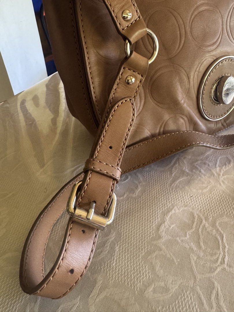 OROTON (Category: Luxury Bags & Wallets) located in Roxas City. Submitted by authentic_bags357 (Listing ID 1439140985, Image 3). Description: .