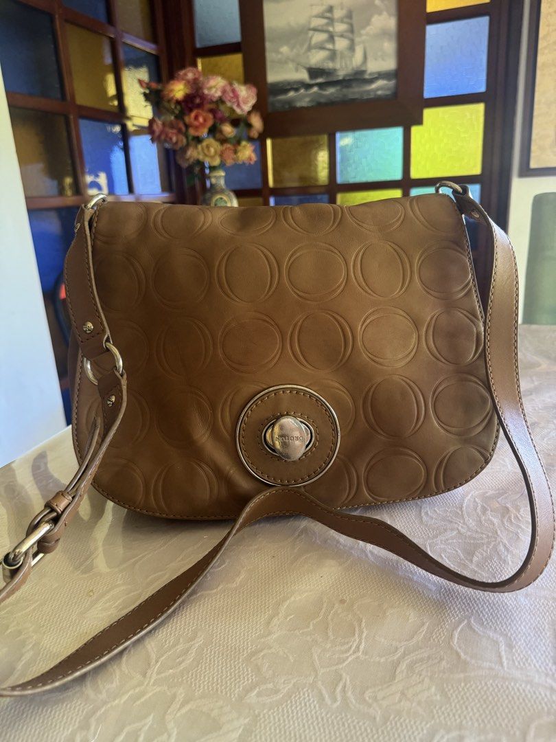 OROTON (Category: Luxury Bags & Wallets) located in Roxas City. Submitted by authentic_bags357 (Listing ID 1439140985, Image 1). Description: .