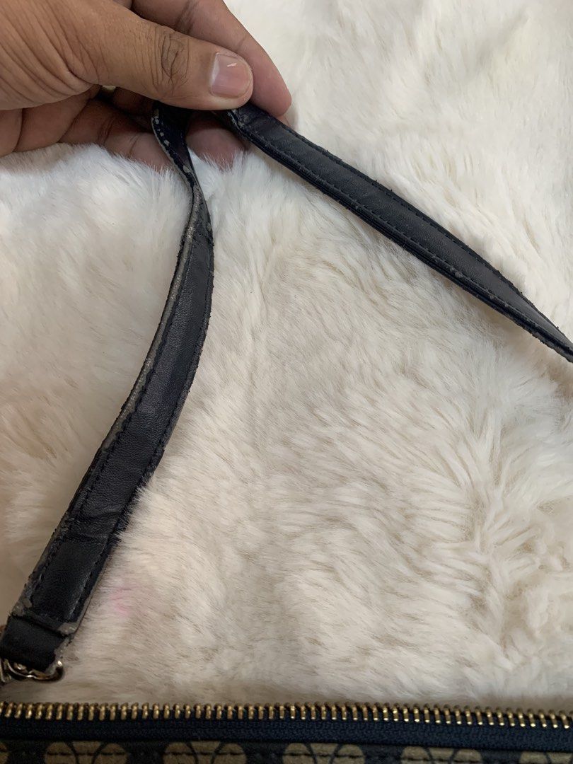 Patrick Cox Handbag (Category: Luxury Bags & Wallets) located in Manila. Submitted by _.d4awnn (Listing ID 1439112093, Image 3). Description: - Patrick Cox handbag - Navy blue with gold fleur-de-lis pattern - Double zipper closure - Shoulder strap (shows wear) - Metal brand plate.