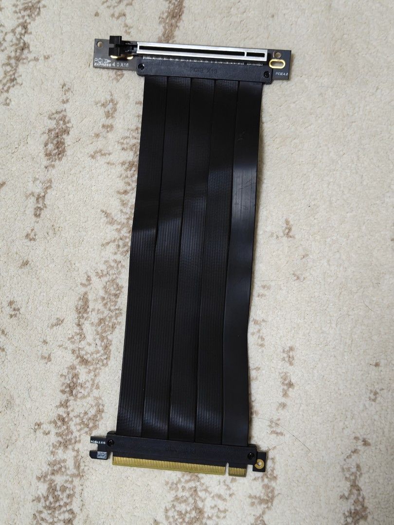 PCIe 4.0 x16 Riser Cable460507461956423680