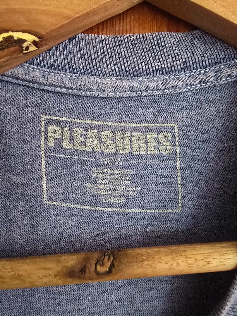 PLEASURES (Category: Activewear) located in Baguio. Submitted by thrifty_tienda01 (Listing ID 1439164771, Image 3). Description: PLEASURES VERY GOOD CONDITION 9.5/10 COLOR RATE LARGE SIZE LENGTH:29.5 WIDTH:22 880PHP+SHIPPING FEE VIA J&T ONLY.