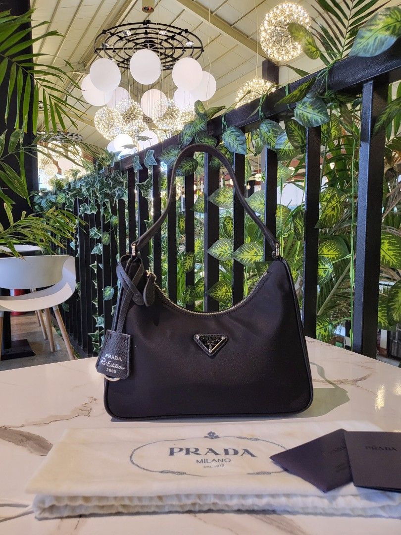 PRADA KILI BAG JAPAN PRELOVED (Category: Luxury Bags & Wallets) located in Manila. Submitted by mrszregeng (Listing ID 1439140484, Image 1). Description: JAPAN PRELOVED 🇯🇵 💯 NYLON MATERIAL LAMPO ZIPPER WITH WHITE TAG MADE IN ITALY.