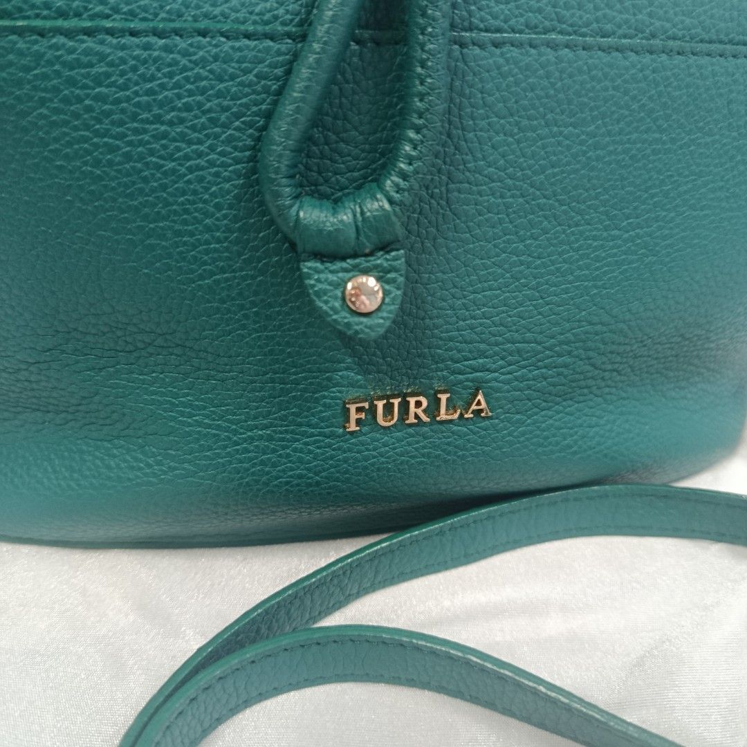 Preloved FURLA Bucket Bag (Category: Shoulder Bags) located in Manila. Submitted by rnegosa1522 (Listing ID 1439127344, Image 2). Description: ORIGINAL In very good condition MOP: GCash MOD: J&T, LBC, Lalamove.