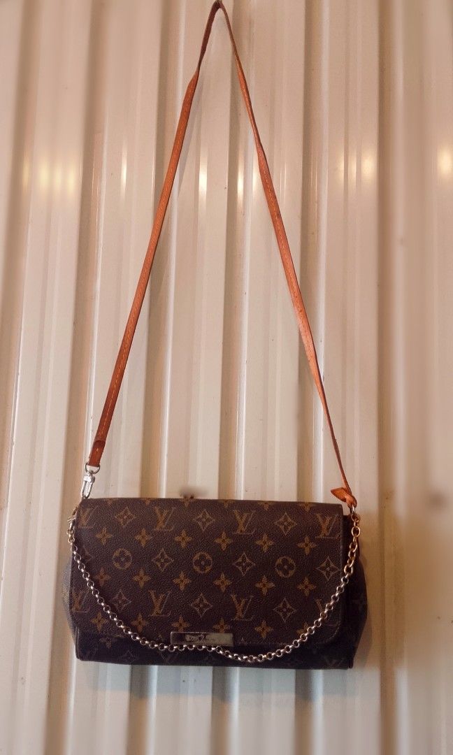 Preloved Louis Vuitton Sling bag (Category: Luxury Bags & Wallets) located in Alicia. Submitted by celynahambotruecelyna39 (Listing ID 1439151090, Image 1). Description: .