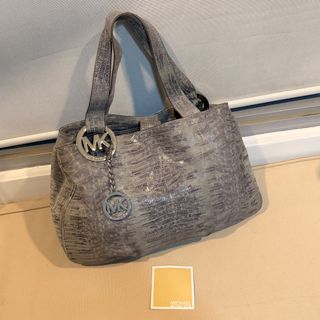 (Category: ) located in . Submitted by shop.arrival (Listing ID 1439220598, Image 1). Description: .