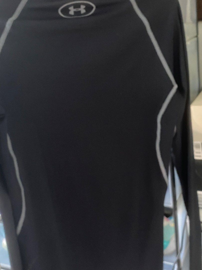 Rashguard Compression Under Armour Mens Small (Category: Activewear) located in Pasig City. Submitted by luigiramirez_31 (Listing ID 1439082474, Image 2). Description: As is condition mens small crack prints no pinhole.
